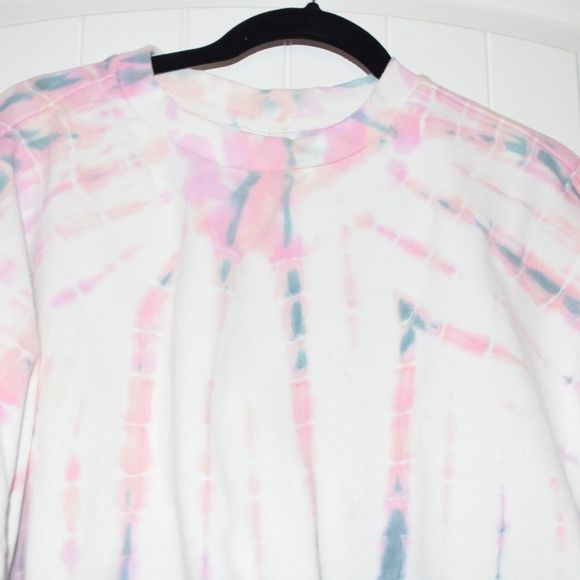 Old navy Loose Tie-Dye Cropped Crew-Neck Sweatshirt for Women - Picture 13 of 14